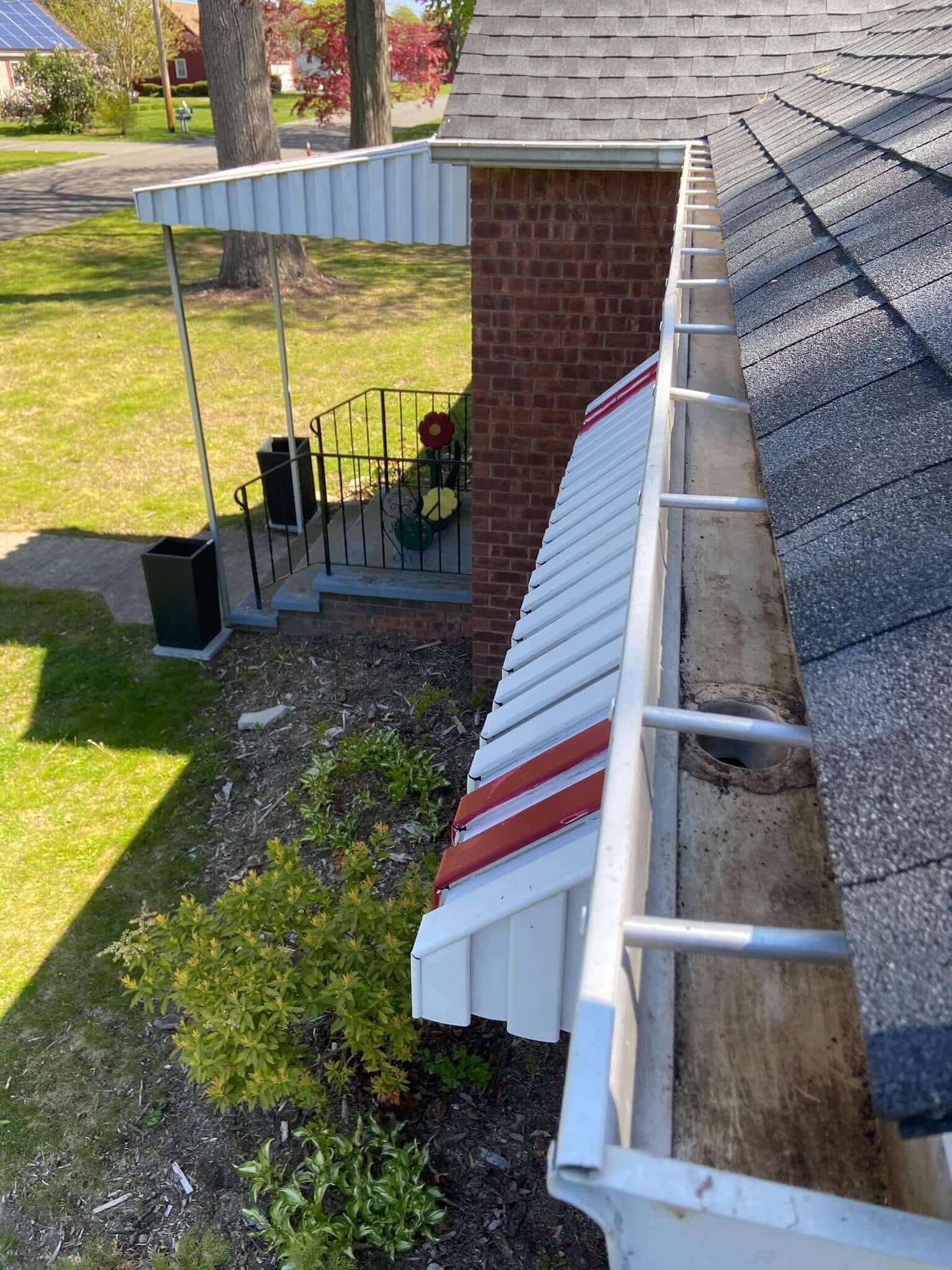 Gutter cleaning after service